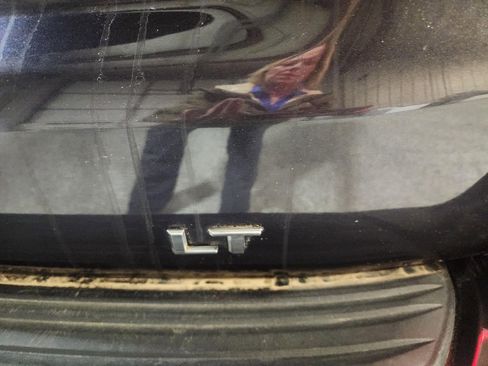 Used 2024 Chevrolet Suburban LT image 32