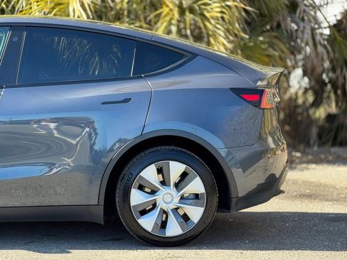 Used 2021 Tesla Model Y Long Range AWD/4WD image 11