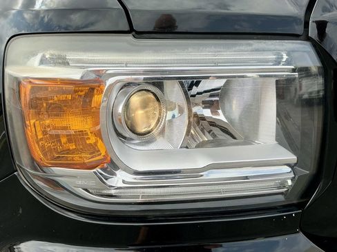 Used 2016 GMC Canyon SLT w/ Driver Alert Package image 8