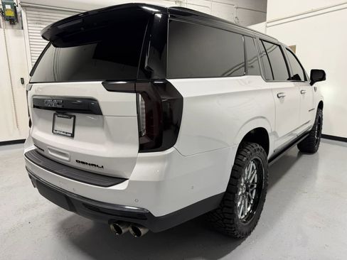 Used 2023 GMC Yukon XL Denali Ultimate image 19