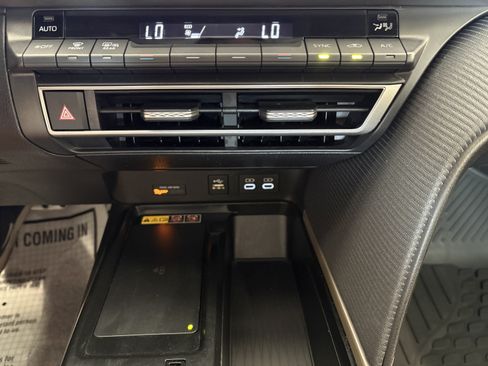 Used 2025 Toyota Camry SE FWD image 18
