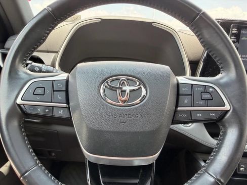 Used 2022 Toyota Highlander XSE AWD/4WD image 17