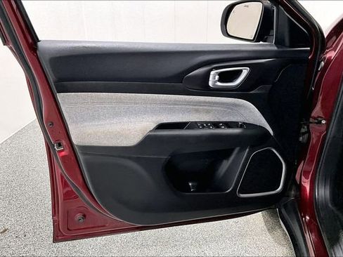 Used 2022 Jeep Compass Latitude image 21