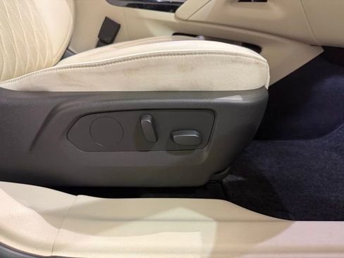 Certified 2022 Buick Envision Avenir w/ Technology Package II image 29