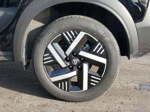 Certified 2025 Nissan Kicks SV image 28