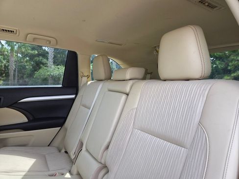 Certified 2019 Toyota Highlander Plus FWD image 23