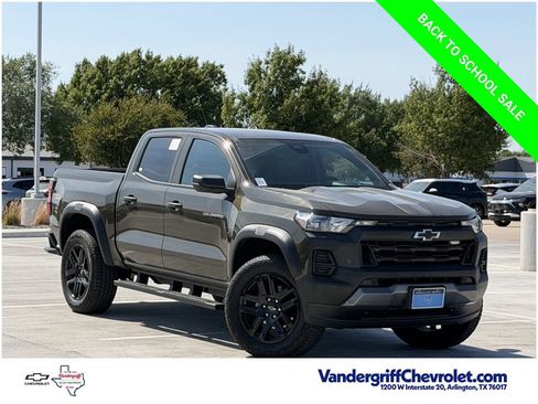 Used 2024 Chevrolet Colorado Trail Boss w/ Advanced Trailering Package AWD/4WD image 2