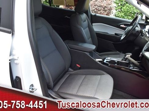 Used 2024 Chevrolet Trax LT w/ Driver Confidence Package FWD image 19