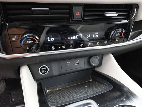 Used 2023 Nissan Rogue SL image 19