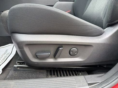 Used 2024 Nissan Rogue SV image 11