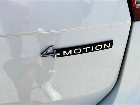 Used 2022 Volkswagen Tiguan SE R-Line image 8