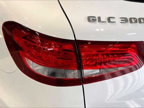 Used 2019 Mercedes-Benz GLC 300 4MATIC image 27