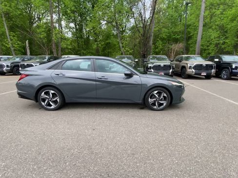 Used 2023 Hyundai Elantra Limited FWD image 9