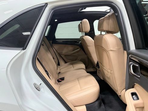 Used 2022 Porsche Macan AWD/4WD image 43