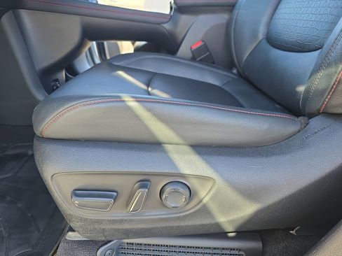 Used 2025 Toyota Sienna XSE image 31