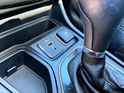 Used 2021 Jeep Cherokee Limited w/ Elite Package image 36