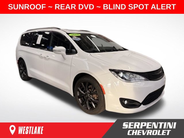 Used 2019 Chrysler Pacifica Limited w/ S Appearance Package FWD image 1