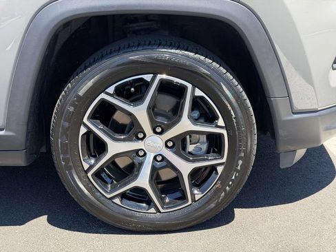 Certified 2024 Jeep Compass Latitude AWD/4WD image 8