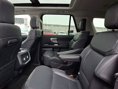 Used 2025 Ford Expedition Platinum AWD/4WD image 10