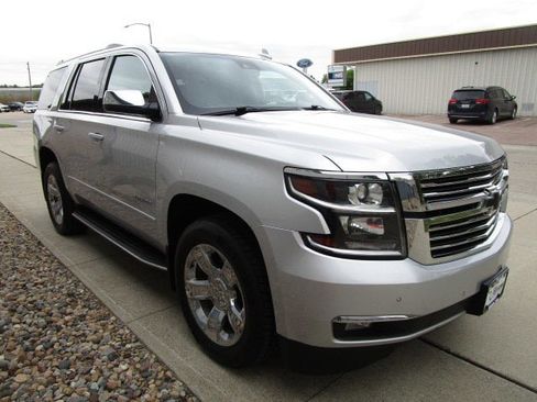 Used 2019 Chevrolet Tahoe Premier AWD/4WD image 3