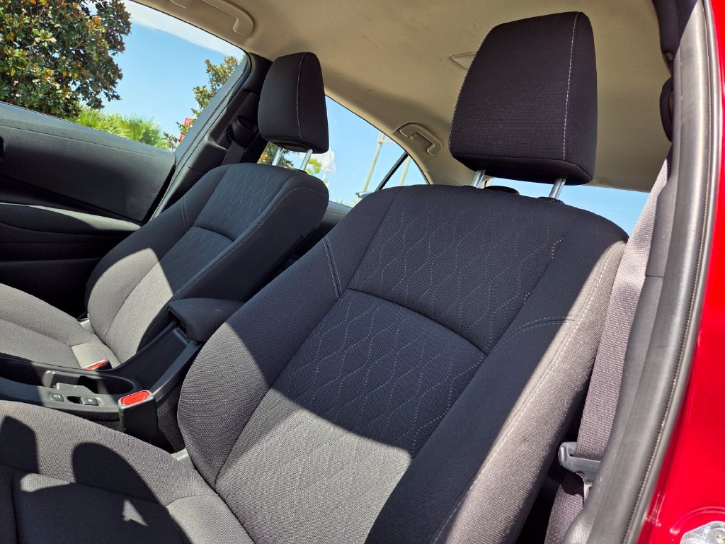 Used 2025 Toyota Corolla LE FWD image 11