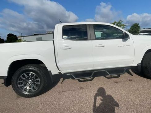 Used 2024 Chevrolet Colorado Z71 w/ Z71 Convenience Package 2 AWD/4WD image 9