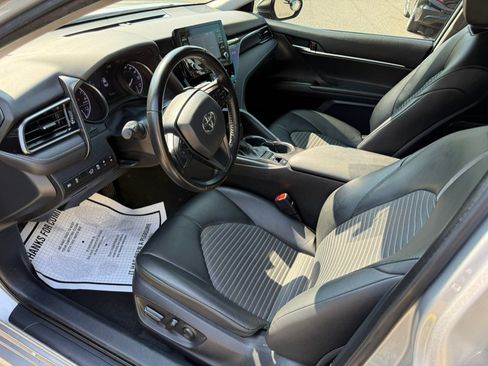 Used 2022 Toyota Camry SE w/ Carpet Mat Package (TMS) AWD/4WD image 15