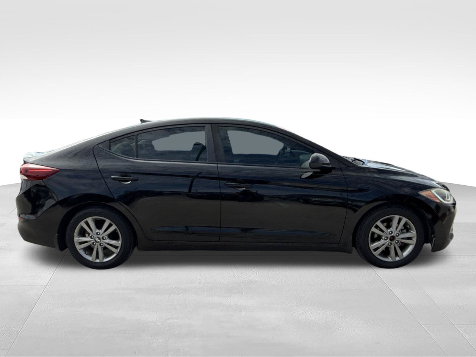 Used 2017 Hyundai Elantra SE FWD image 4