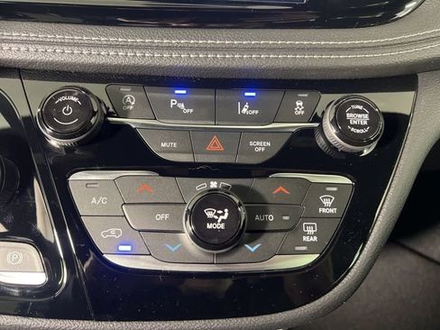 New 2026 Chrysler Pacifica Select image 24