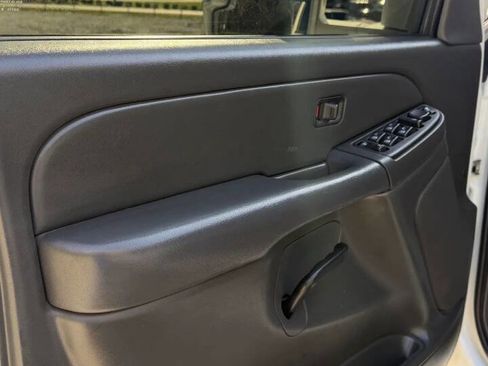 Used 2007 GMC Sierra 2500 SL w/ Heavy-Duty Power Package image 13