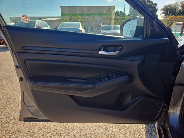 Used 2025 Nissan Altima 2.5 SV AWD/4WD image 10