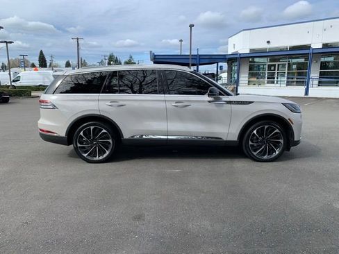 Certified 2025 Lincoln Aviator Reserve w/ Equipment Group 201A AWD/4WD image 8