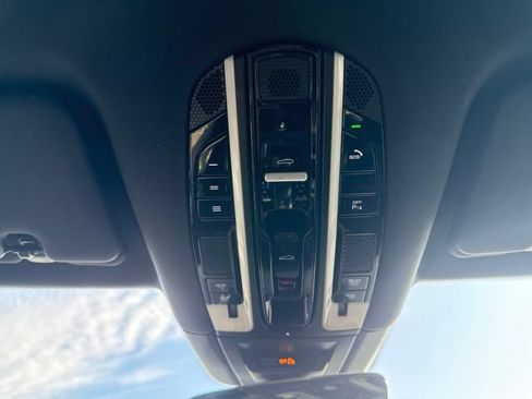Used 2019 Porsche Cayenne AWD/4WD image 33