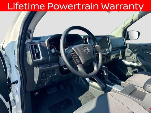 Certified 2025 Nissan Frontier SV AWD/4WD image 8