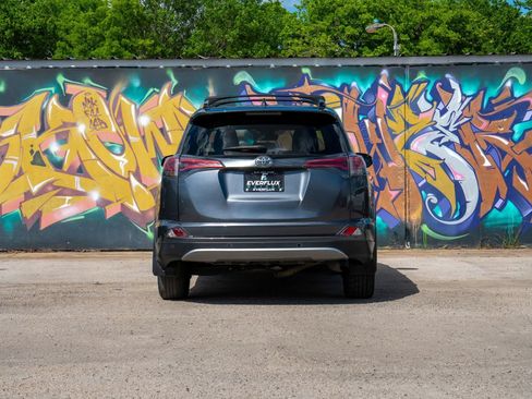 Used 2018 Toyota RAV4 Limited w/ Advanced Technology Package FWD image 9