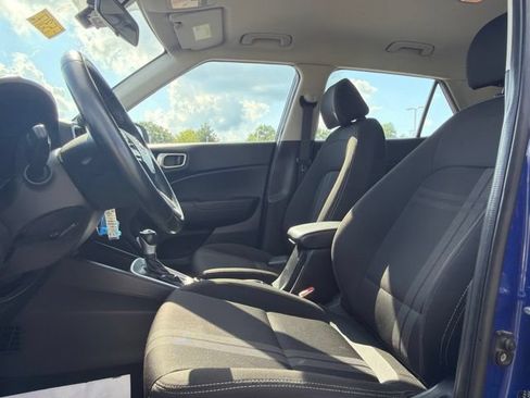 Used 2021 Hyundai Venue SEL FWD image 17