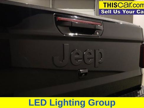 Used 2022 Jeep Gladiator Overland AWD/4WD image 12