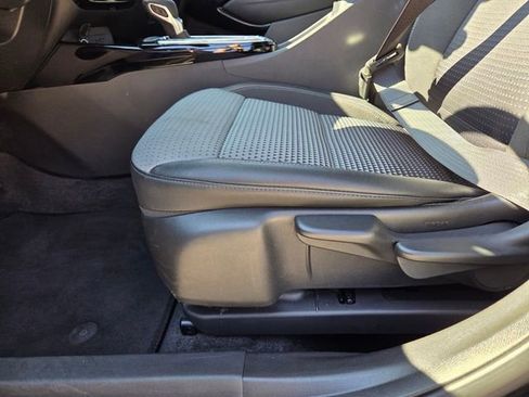 Certified 2025 Chevrolet Trax LT w/ LT Convenience Package image 27