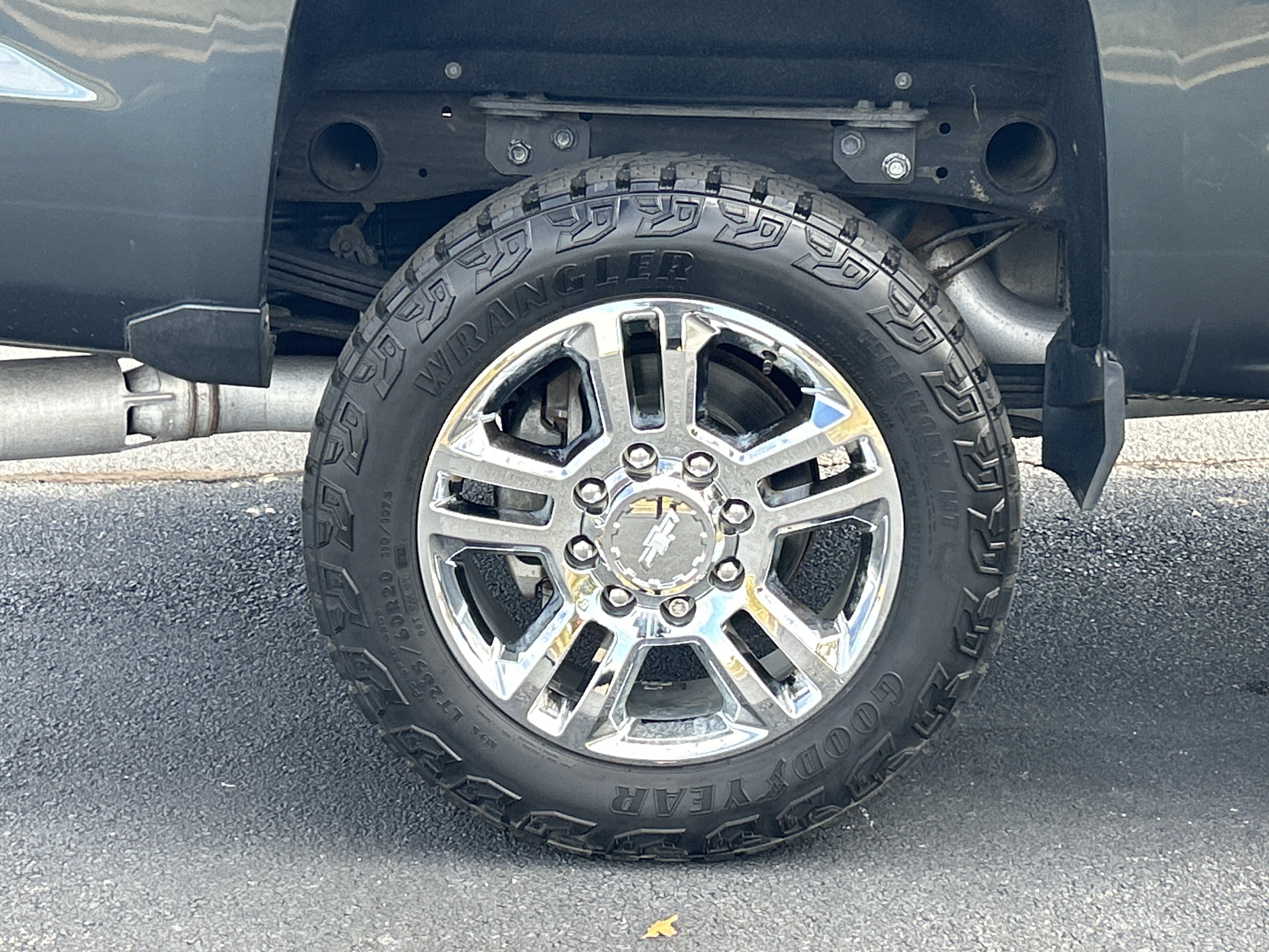 Used 2017 Chevrolet Silverado 2500 High Country w/ Duramax Plus Package AWD/4WD image 34