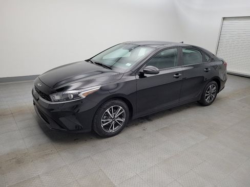Used 2022 Kia Forte LXS w/ LXS Technology Package image 2
