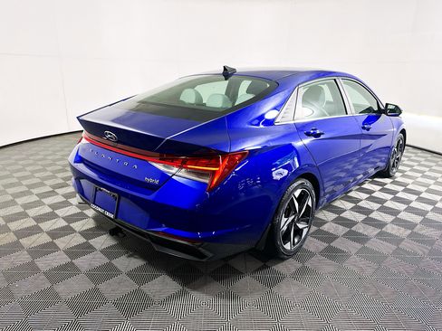 Used 2023 Hyundai Elantra Limited image 3
