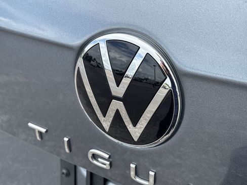 Used 2024 Volkswagen Tiguan SE R-Line FWD image 18