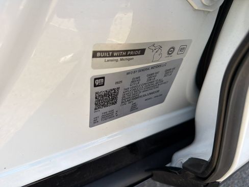 Used 2025 Buick Enclave Sport Touring FWD image 29