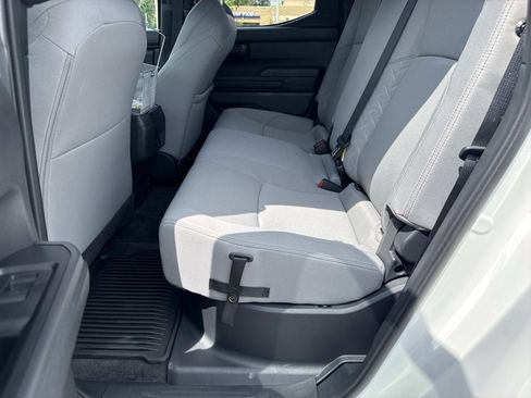 Used 2025 Toyota Tacoma SR5 AWD/4WD image 28