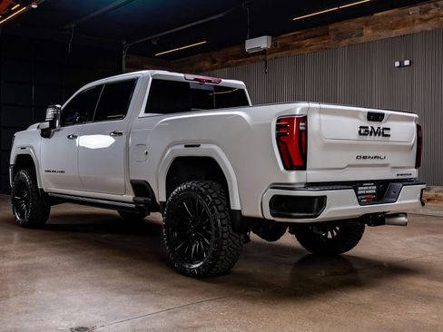 Used 2024 GMC Sierra 3500 Denali Ultimate AWD/4WD image 5