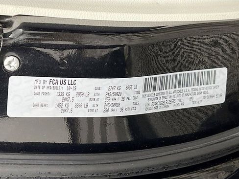 Used 2020 Chrysler Pacifica Limited w/ Tire & Wheel Group FWD image 11