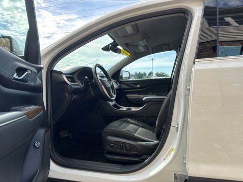 Used 2020 GMC Acadia SLE w/ Driver Convenience Package FWD image 9