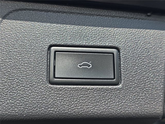 Used 2024 Volkswagen Atlas SE w/ Panoramic Sunroof Package FWD image 31