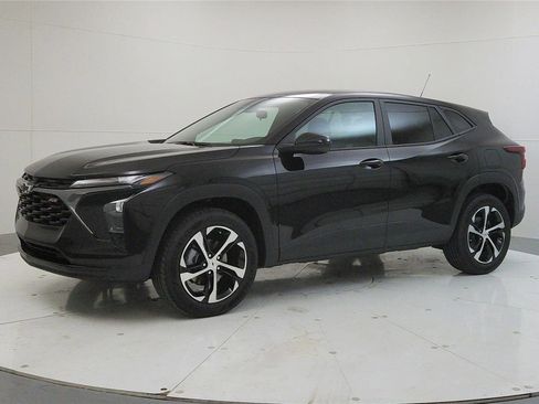 Used 2025 Chevrolet Trax RS image 3