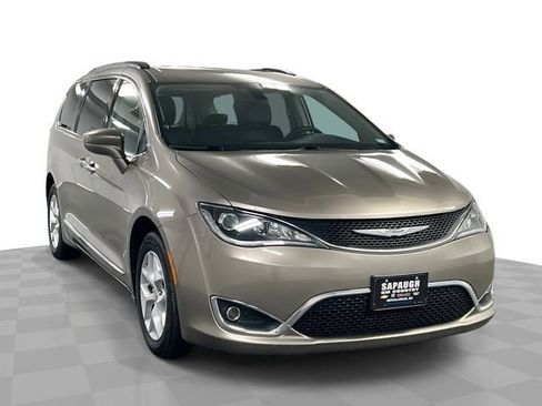 Used 2017 Chrysler Pacifica Touring-L w/ Tire & Wheel Group image 1
